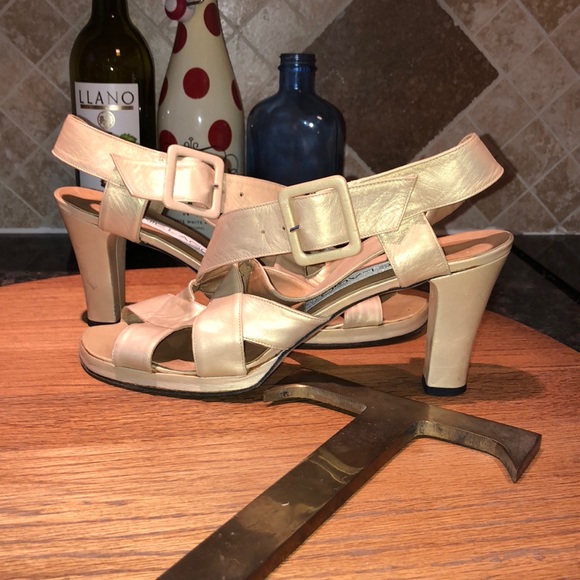 Vintage Annie Lago Gold Strap Sandals Size 9 AA - Picture 2 of 5